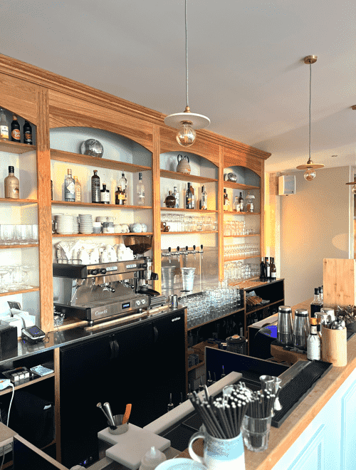 Réalisation à la Richardais d'un bar complet.<br> par Hugo Pauchard - HP Bois Menuiserie - Saint-Malo
